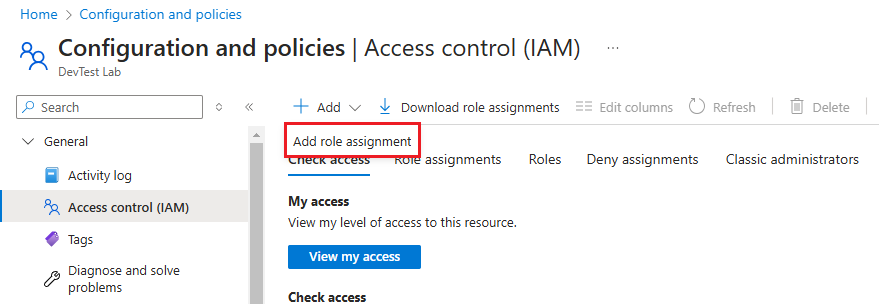 Screenshot der Seite Zugriffskontrolle (IAM) mit geöffnetem Rollenzuweisungsmenü.