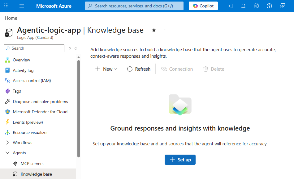 Der Screenshot zeigt das Azure-Portal, die Standard-Logik-App-Ressource, den erweiterten Seitenleistenabschnitt „Agents“ mit ausgewählter Wissensdatenbank sowie die Option „Einrichten“.