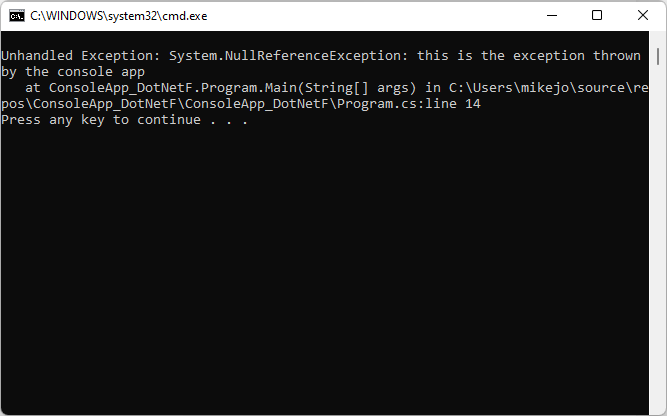 Screenshot der Konsole für „ThrowsNullException.exe“, die einen NULL-Verweisausnahmefehler auslöst (System.NullReferenceException)
