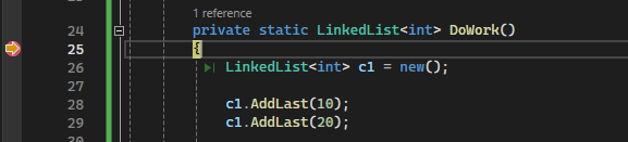 Screenshot che mostra il debugger sospeso in un punto di interruzione impostato in Visual Studio 2022.