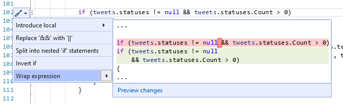 Screenshot del menu Azioni rapide e refactoring in Visual Studio con l'espressione wrap selezionata e modifiche al codice C# visualizzate.